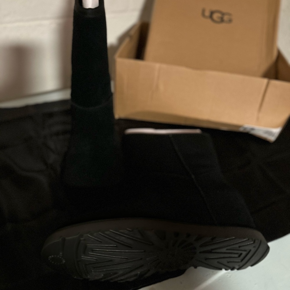 UGG BOOTS SIZE 11 - Picture 4 of 5